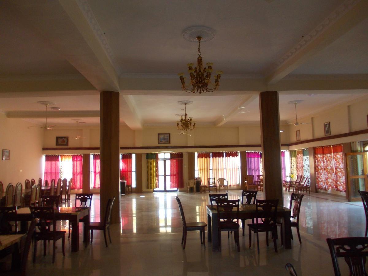 Adb Rooms Ashoka Resort Tāla Екстериор снимка