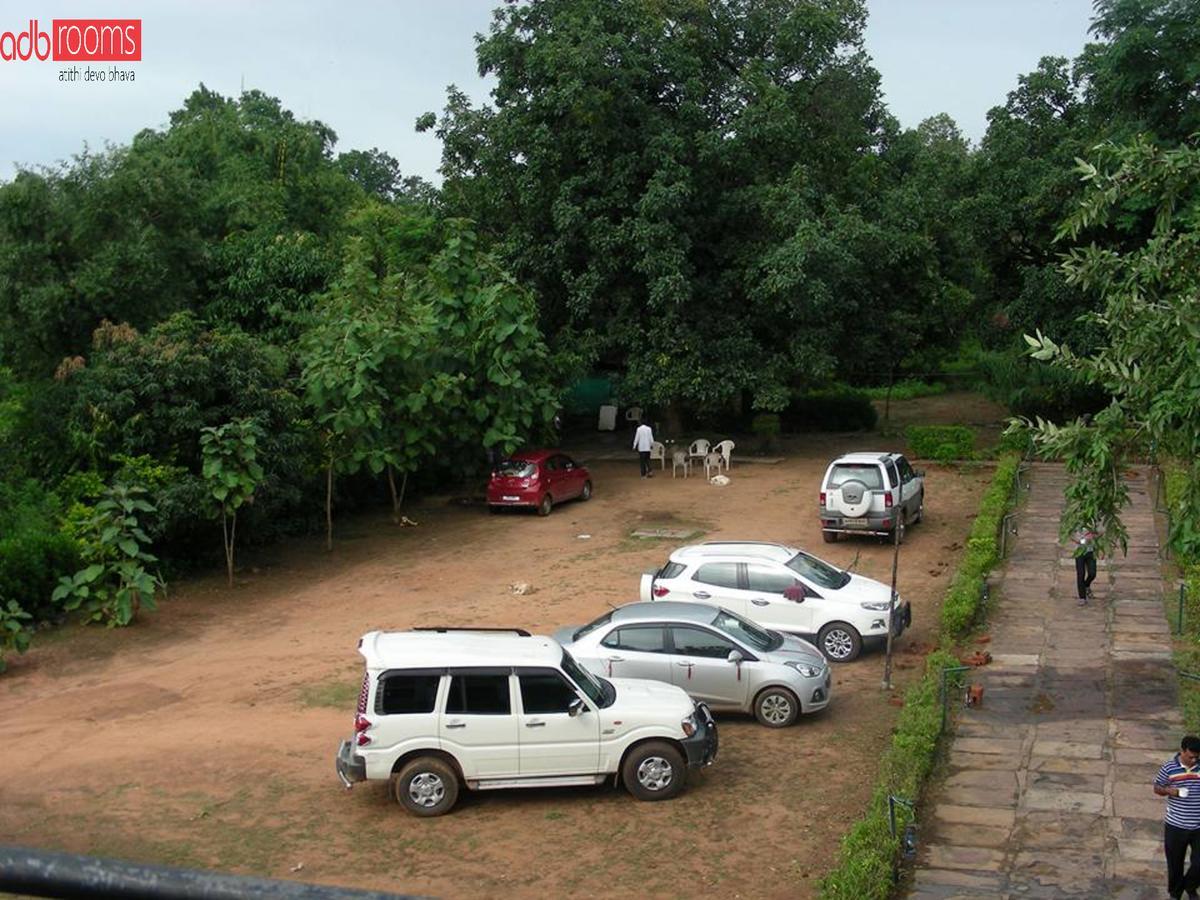 Adb Rooms Ashoka Resort Tāla Екстериор снимка